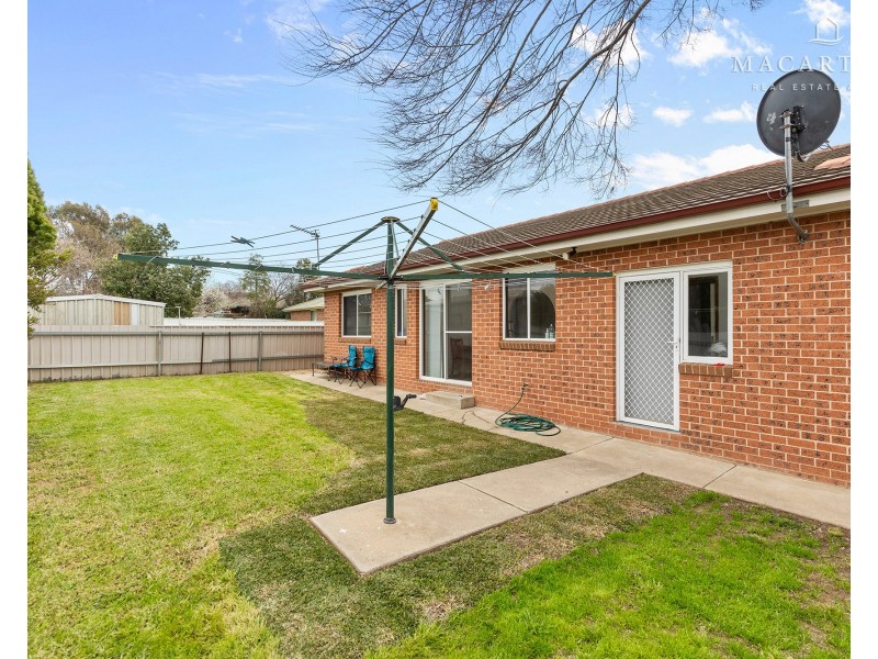 2/14 Canola Place, Estella NSW 2650