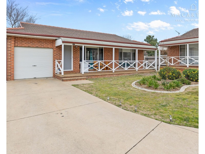 2/14 Canola Place, Estella NSW 2650
