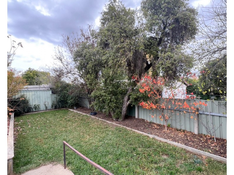 18 Jarick Street, Turvey Park NSW 2650