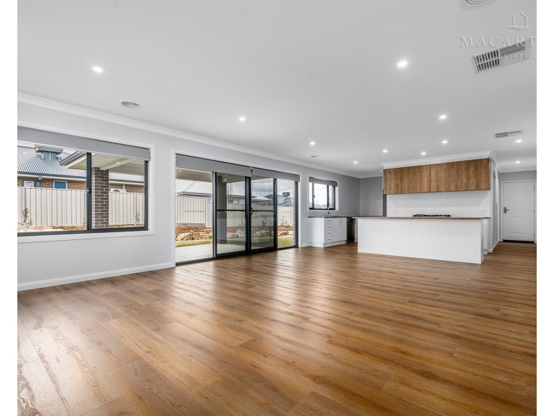 3 Edgar Place, Gobbagombalin NSW 2650