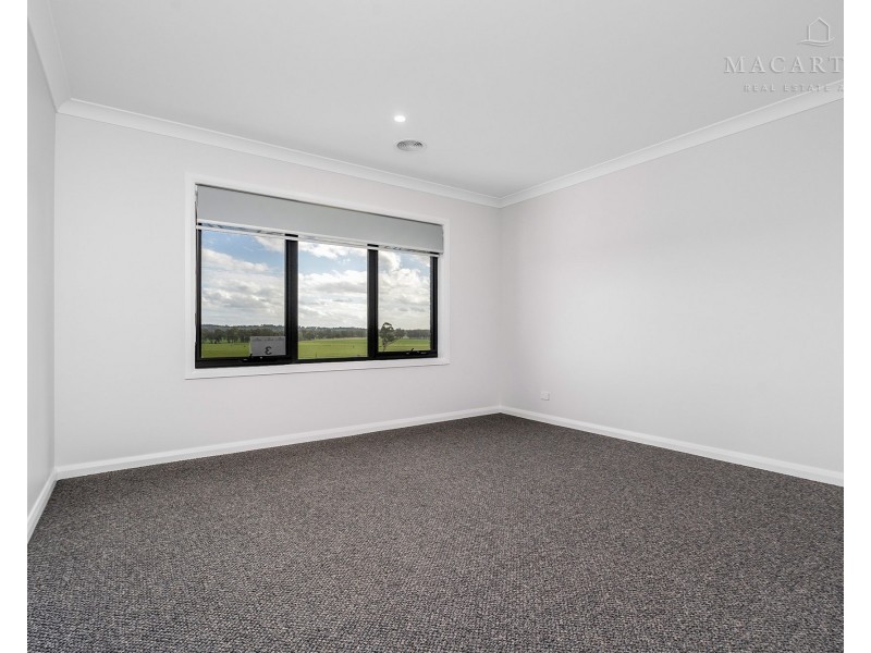 3 Edgar Place, Gobbagombalin NSW 2650