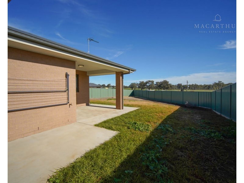 2/11 Gimlet Place, Forest Hill NSW 2651