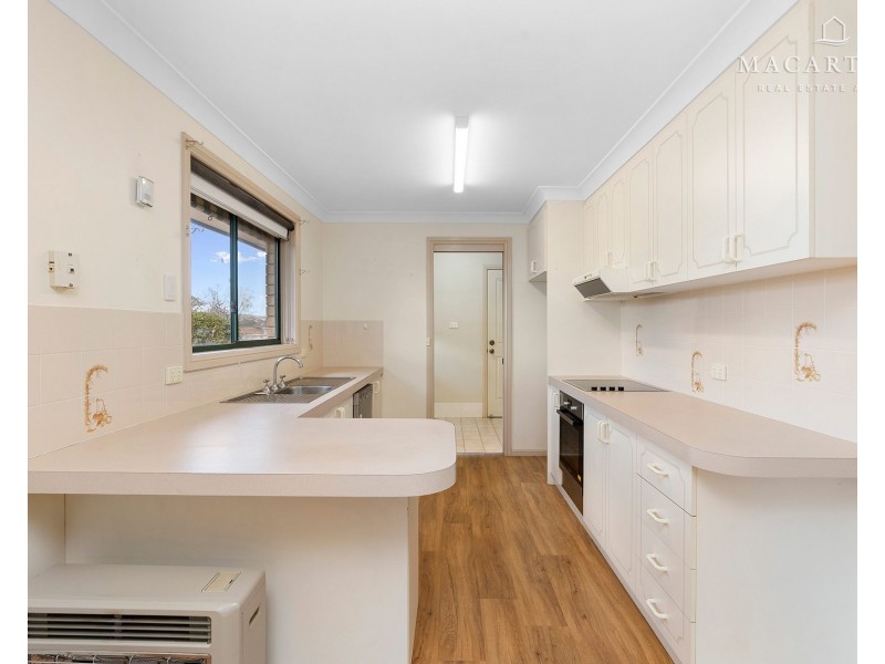 2/1 Tareena Place, Glenfield Park NSW 2650