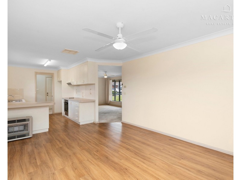 2/1 Tareena Place, Glenfield Park NSW 2650
