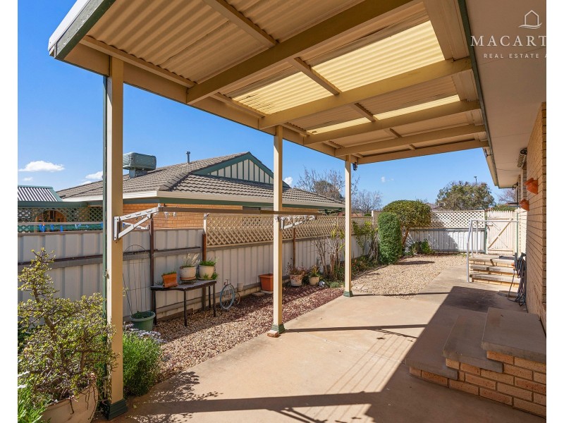 2/1 Tareena Place, Glenfield Park NSW 2650