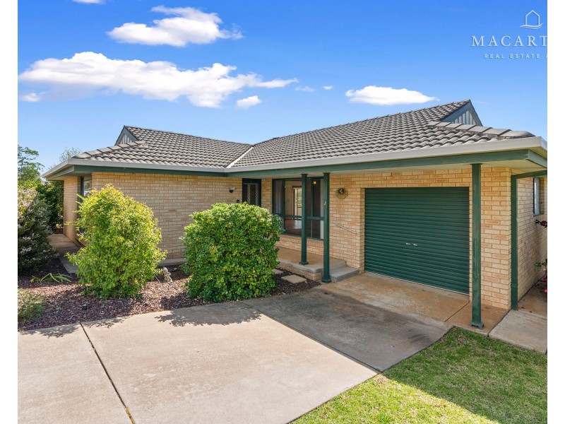 2/1 Tareena Place, Glenfield Park NSW 2650