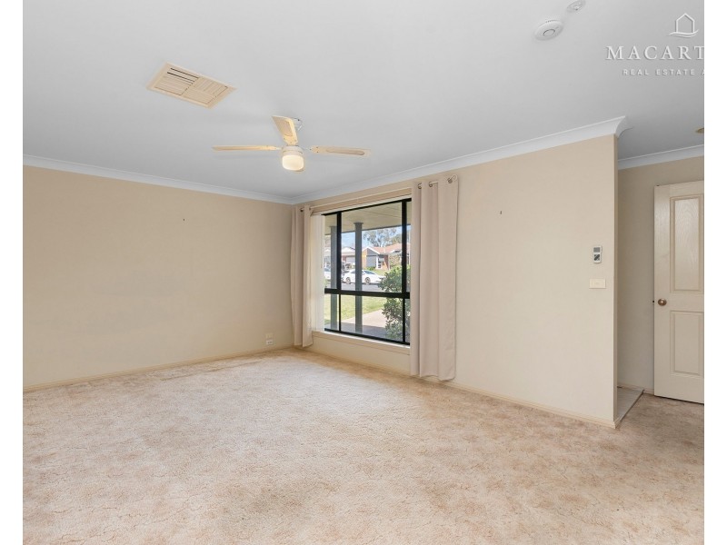 2/1 Tareena Place, Glenfield Park NSW 2650