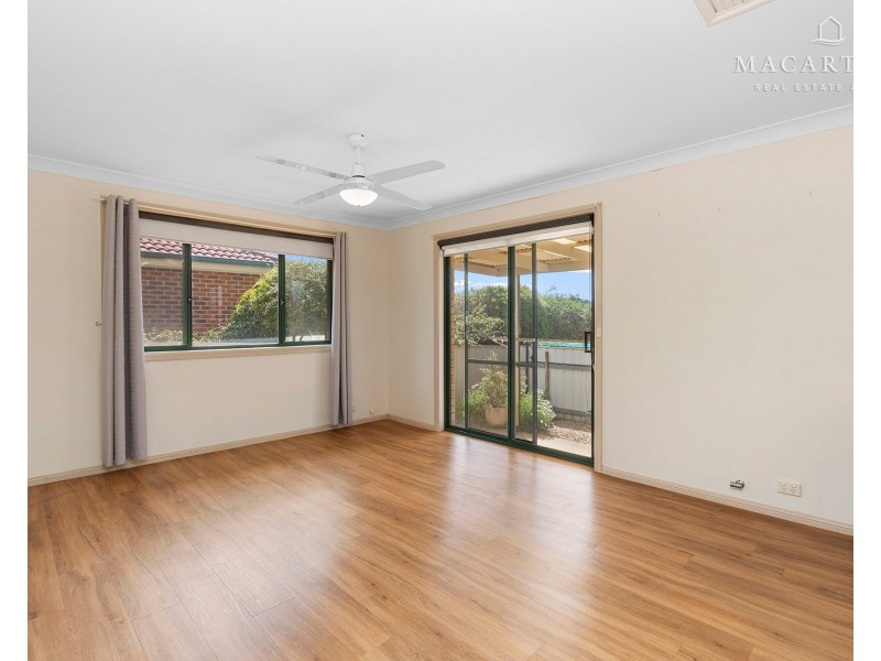 2/1 Tareena Place, Glenfield Park NSW 2650