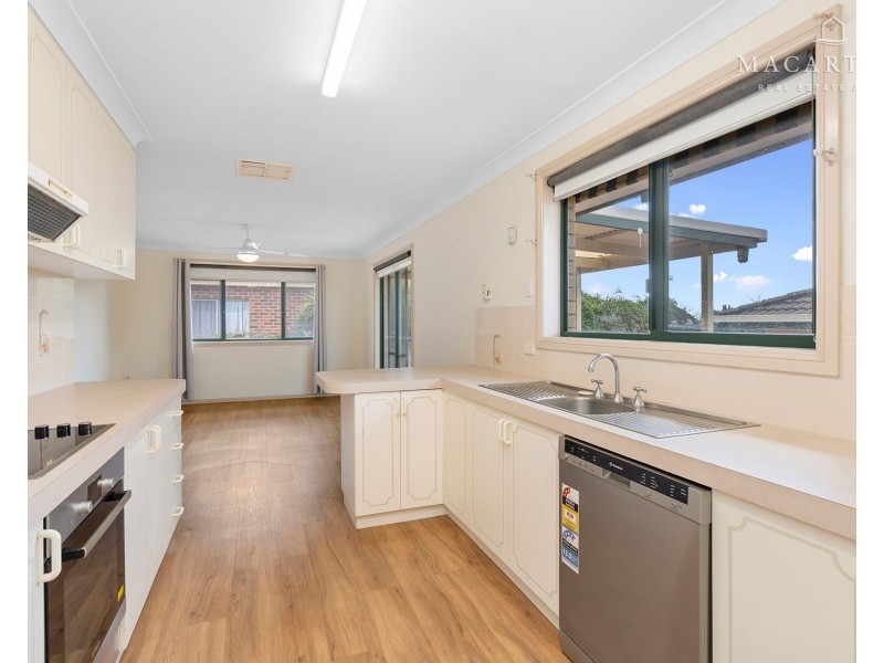 2/1 Tareena Place, Glenfield Park NSW 2650