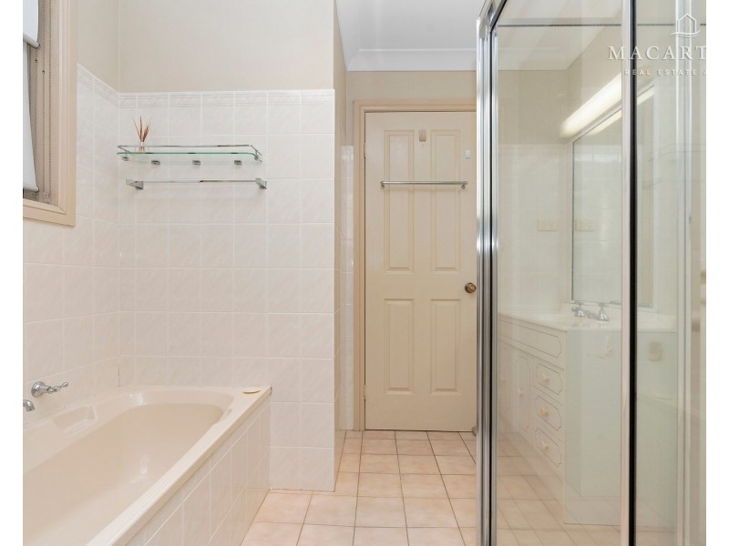 2/1 Tareena Place, Glenfield Park NSW 2650