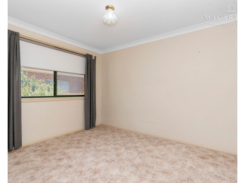 2/1 Tareena Place, Glenfield Park NSW 2650