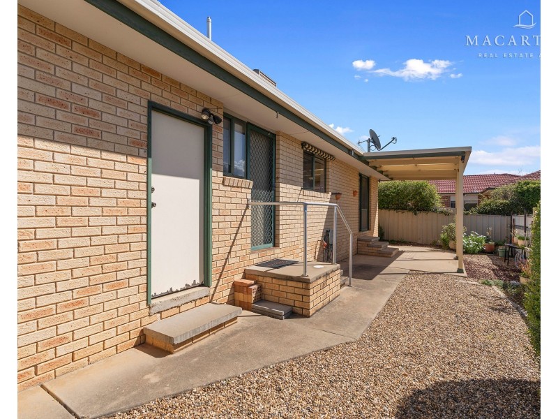 2/1 Tareena Place, Glenfield Park NSW 2650