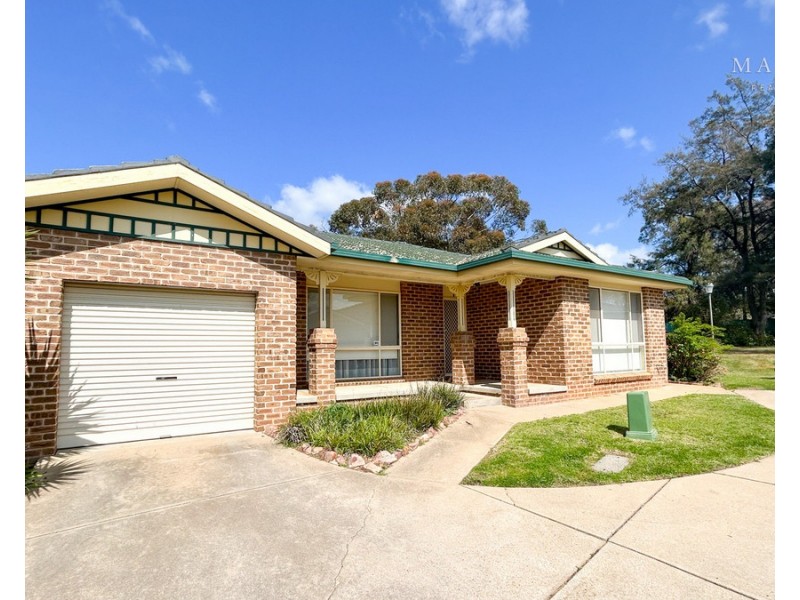 4/95 Balleroo Crescent, Glenfield Park NSW 2650