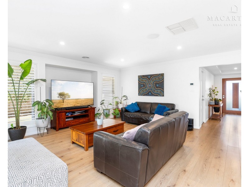 12 Yenda Avenue, Gobbagombalin NSW 2650