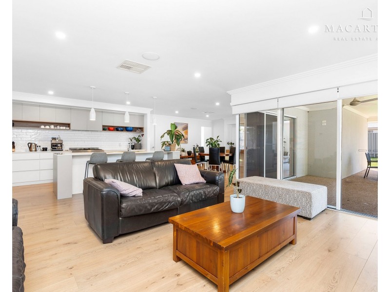 12 Yenda Avenue, Gobbagombalin NSW 2650