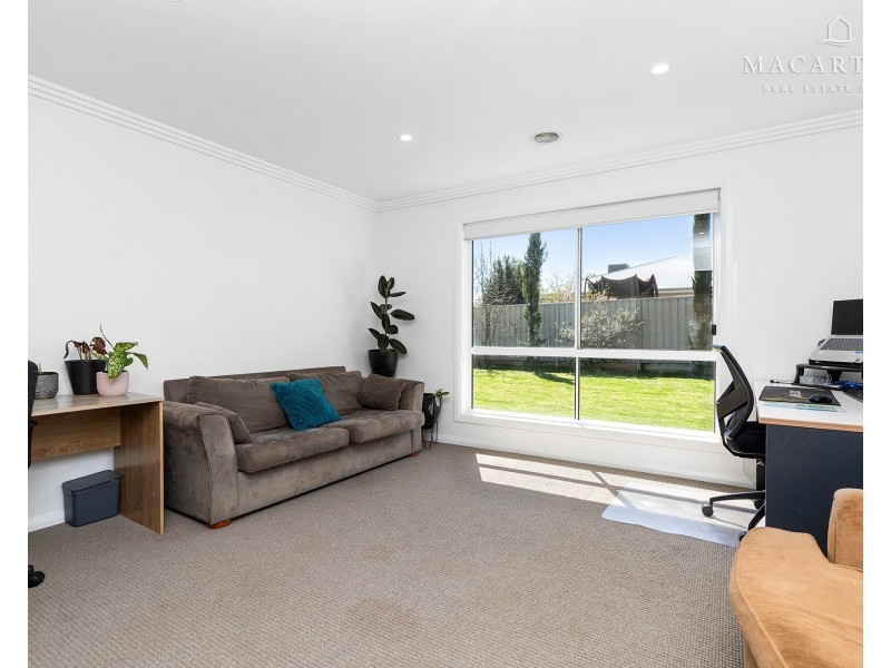 12 Yenda Avenue, Gobbagombalin NSW 2650