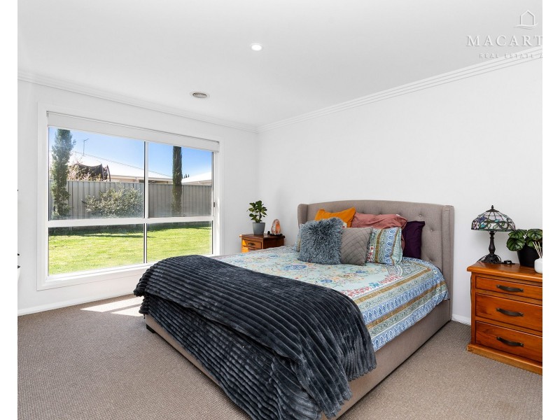 12 Yenda Avenue, Gobbagombalin NSW 2650