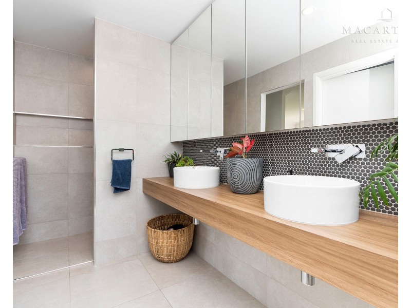 12 Yenda Avenue, Gobbagombalin NSW 2650