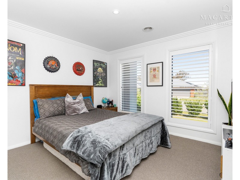 12 Yenda Avenue, Gobbagombalin NSW 2650