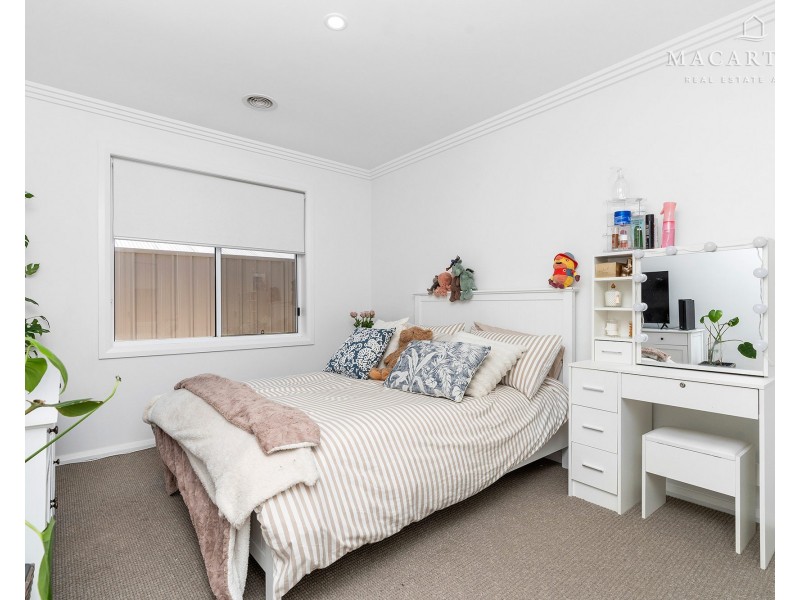12 Yenda Avenue, Gobbagombalin NSW 2650