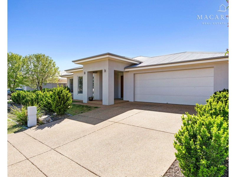 12 Yenda Avenue, Gobbagombalin NSW 2650