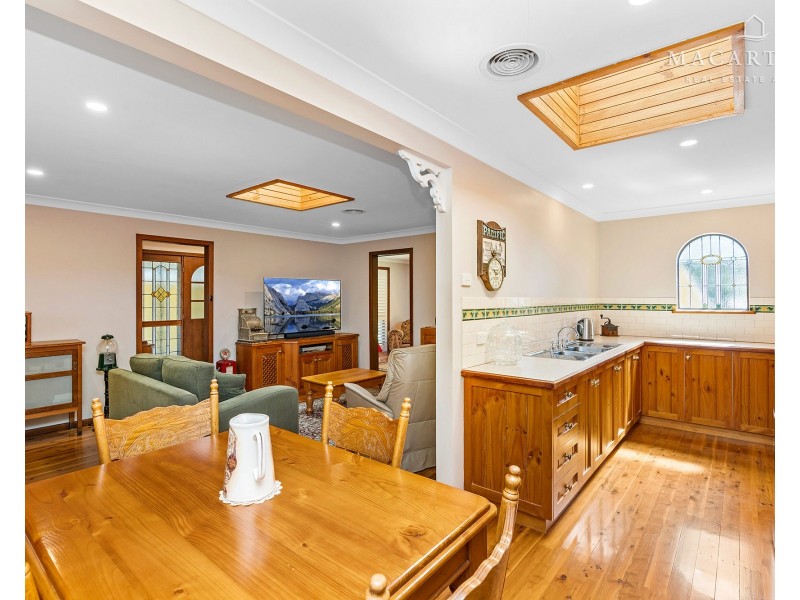 470 Lake Albert Road, Lake Albert NSW 2650