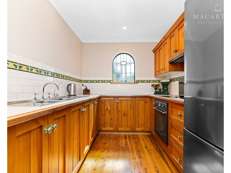 470 Lake Albert Road, Lake Albert NSW 2650