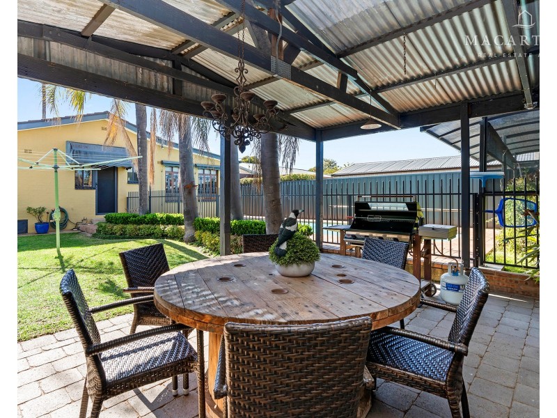 470 Lake Albert Road, Lake Albert NSW 2650