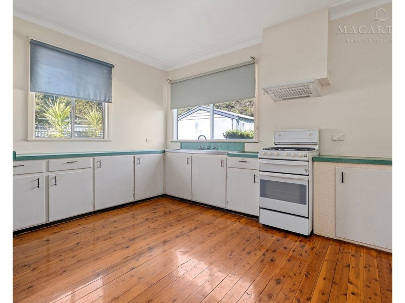 69 Phillip Avenue, Mount Austin NSW 2650