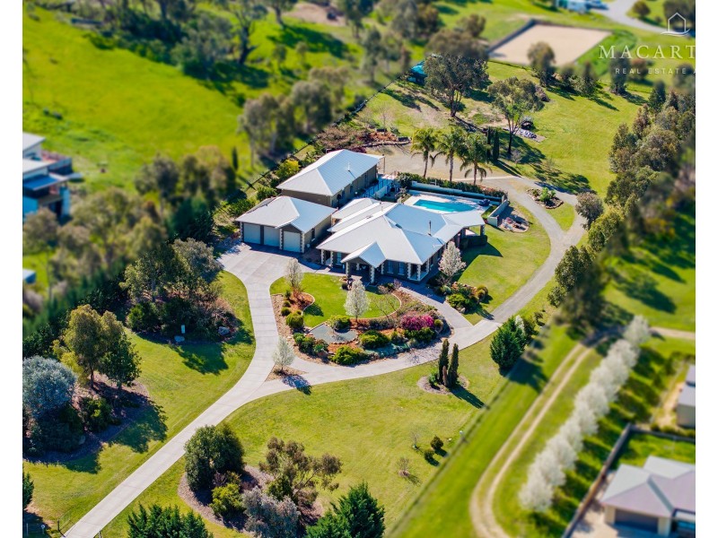 8 Robinia Place, Springvale NSW 2650