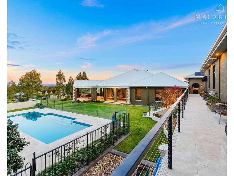 8 Robinia Place, Springvale NSW 2650