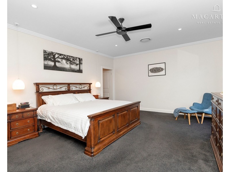 8 Robinia Place, Springvale NSW 2650