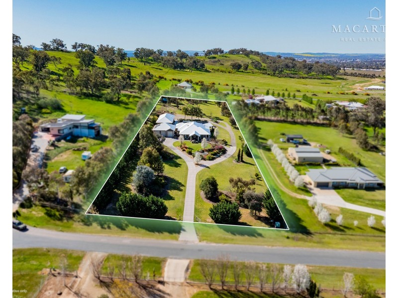 8 Robinia Place, Springvale NSW 2650