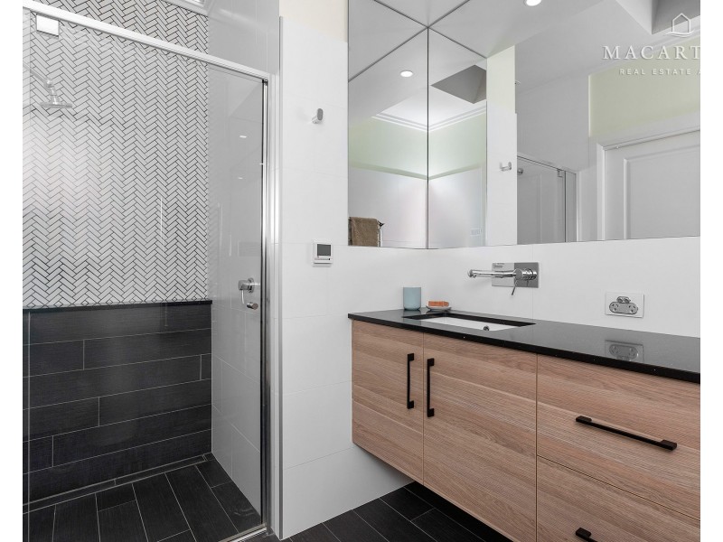 8 Robinia Place, Springvale NSW 2650