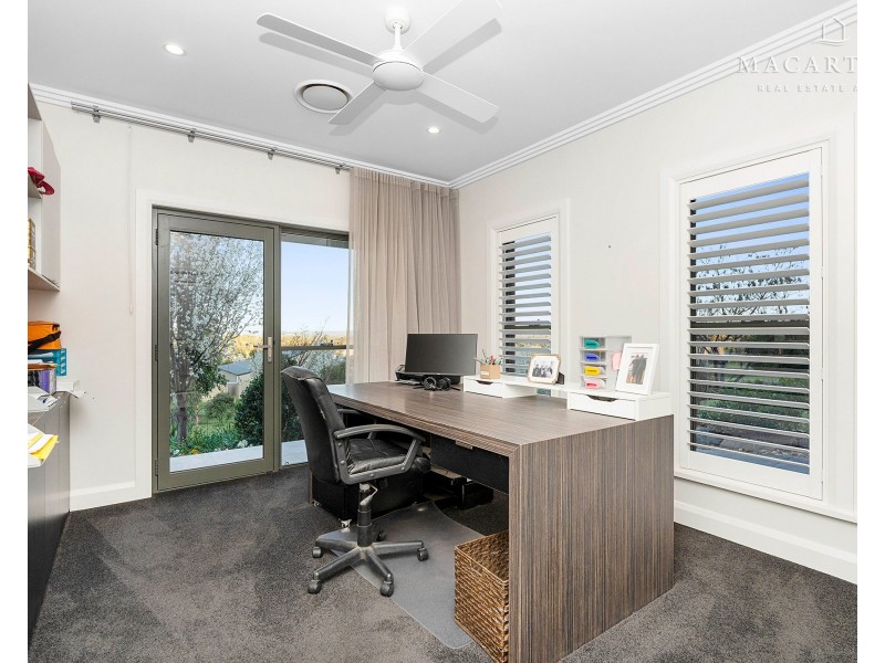 8 Robinia Place, Springvale NSW 2650