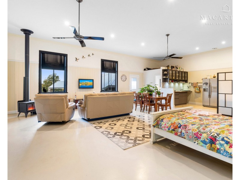 8 Robinia Place, Springvale NSW 2650