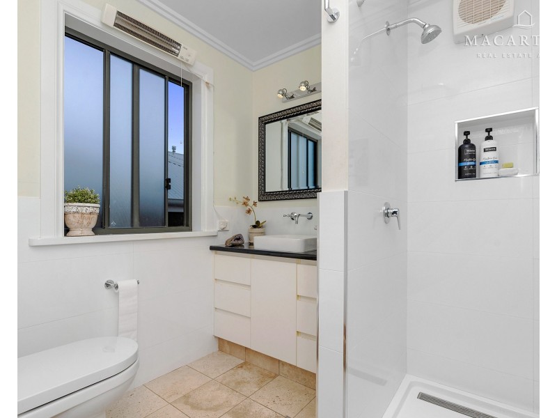 8 Robinia Place, Springvale NSW 2650