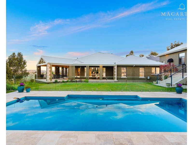 8 Robinia Place, Springvale NSW 2650