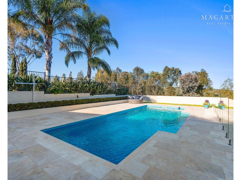 8 Robinia Place, Springvale NSW 2650