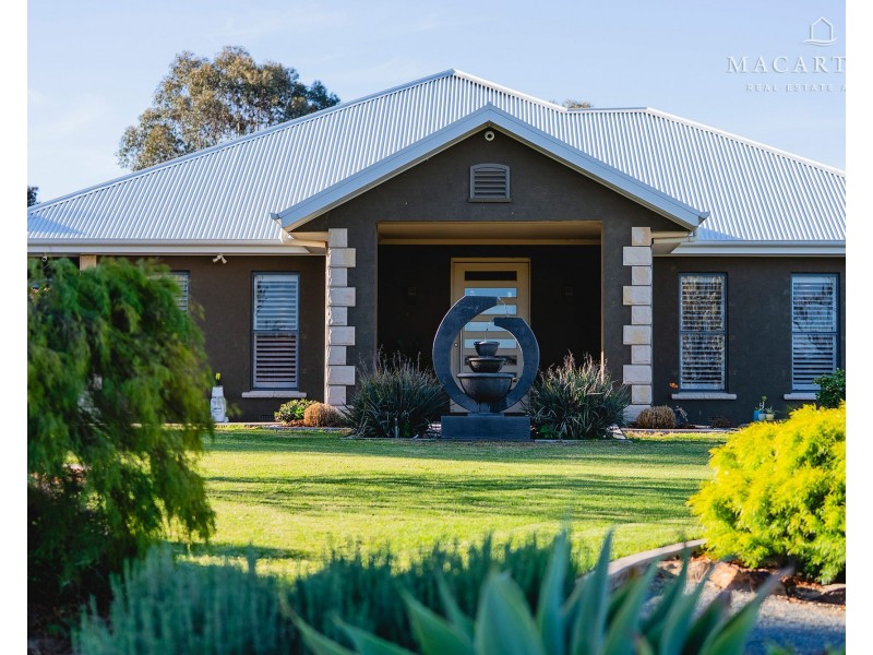 8 Robinia Place, Springvale NSW 2650