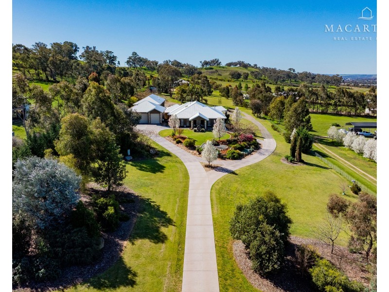 8 Robinia Place, Springvale NSW 2650