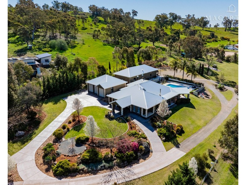 8 Robinia Place, Springvale NSW 2650