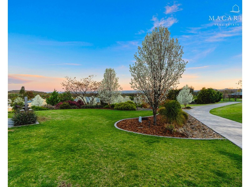 8 Robinia Place, Springvale NSW 2650
