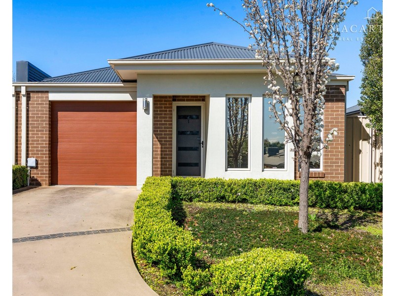 1/5 Mulberrygong Court, Gobbagombalin NSW 2650