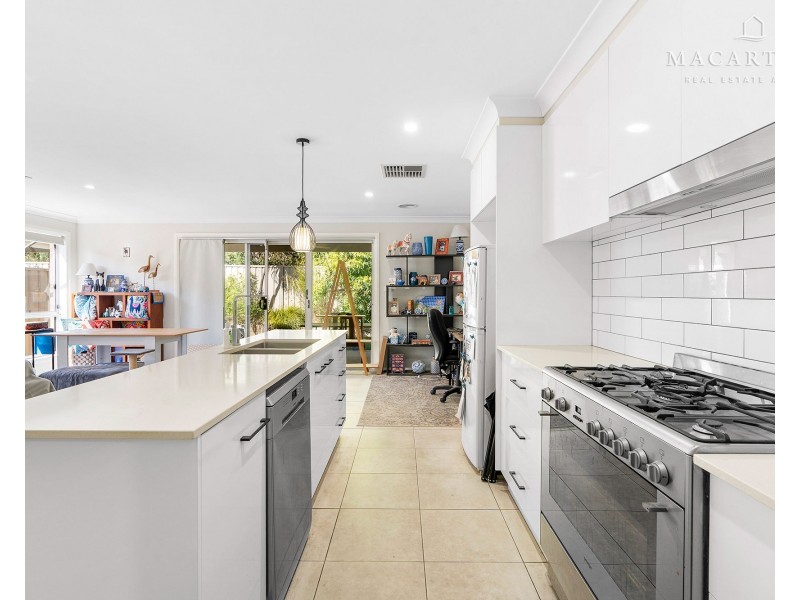 1/5 Mulberrygong Court, Gobbagombalin NSW 2650