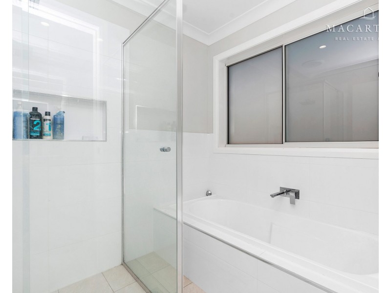 1/5 Mulberrygong Court, Gobbagombalin NSW 2650