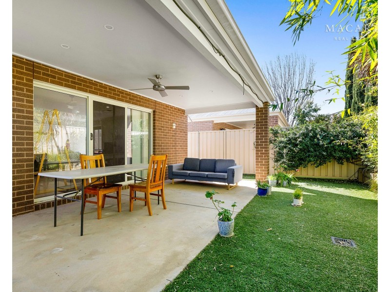 1/5 Mulberrygong Court, Gobbagombalin NSW 2650