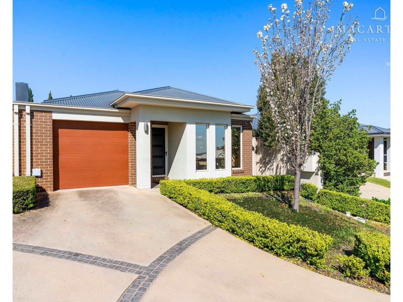 1/5 Mulberrygong Court, Gobbagombalin NSW 2650