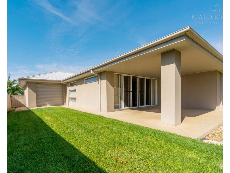 69 Strickland Drive, Boorooma NSW 2650