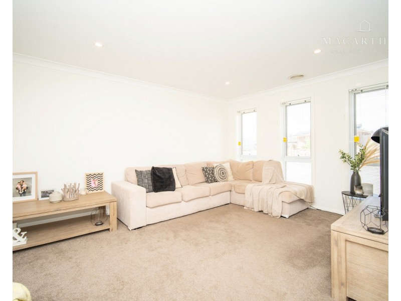 1/10 Watson Boulevard, Lloyd NSW 2650